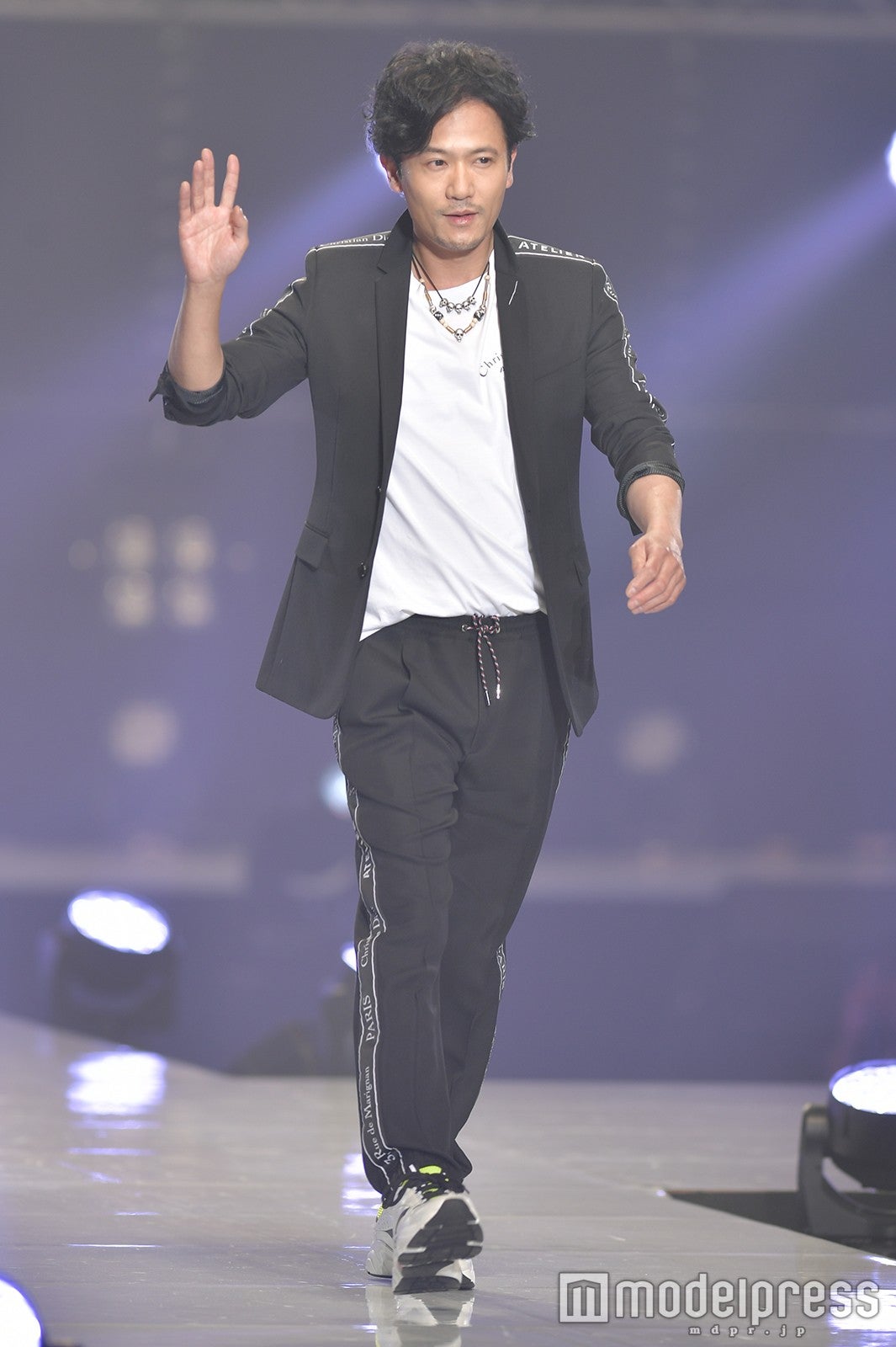 今日はスニーカーでスポーティースタイル／稲垣吾郎（C）モデルプレス