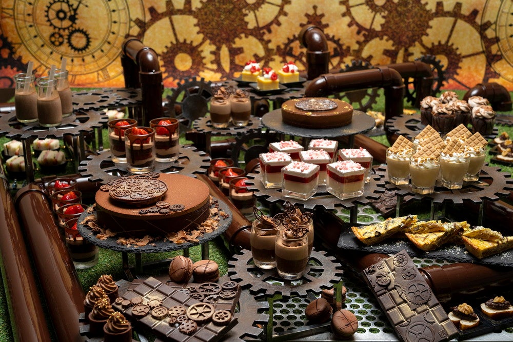 福岡でチョコデザートビュッフェ、歯車ケーキや石炭生チョコプリンなど約40種