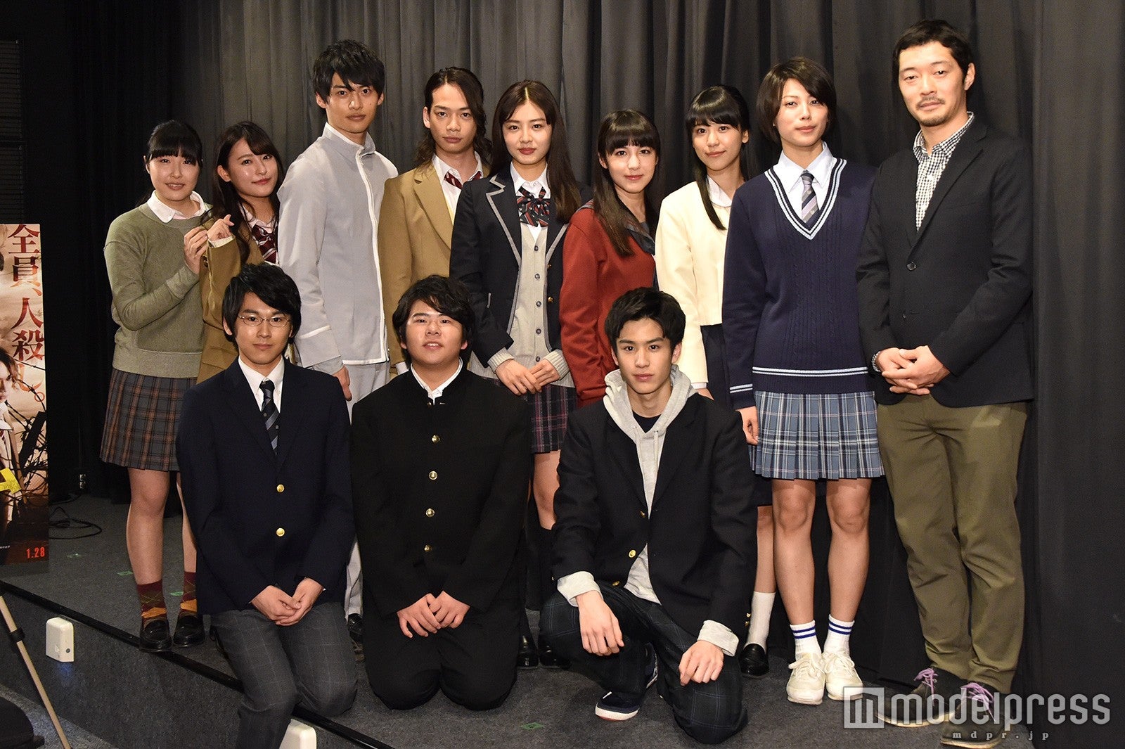 （前列左から）鈴木知尋、前田航基、安藤瑠一（後列左から）中村萌、森高愛、平田雄也、池田純矢、古畑星夏、佐生雪、溝口恵、春川芽生、綾部真弥監督（C）モデルプレス: