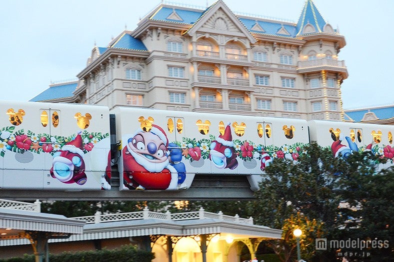 画像1/24) ディズニーリゾートライン、4つの駅がクリスマス仕様