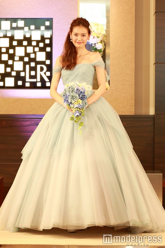 新婚 葛岡碧 夫との馴れ初めに照れ笑い モデルプレス