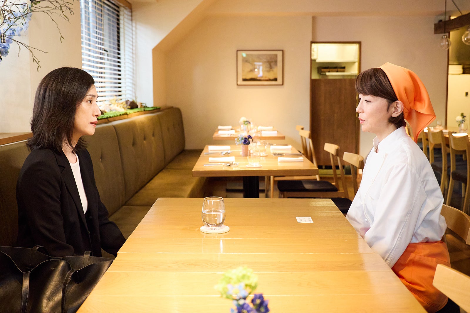 天海祐希、若村麻由美 「緊急取調室」第1話（C）テレビ朝日