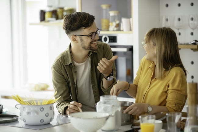 特技を上手にアピール 料理上手だな と男性が彼女に感じる瞬間 モデルプレス