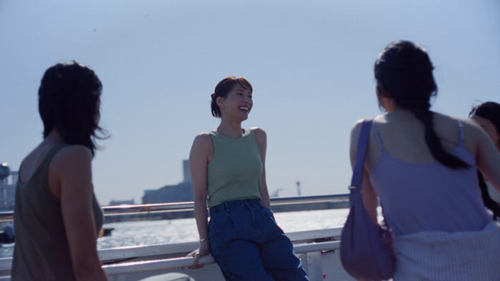 (中央)綾瀬はるか/新TVCM「2024 ブラトップLifeとWear/おでかけ30秒」より(提供写真)