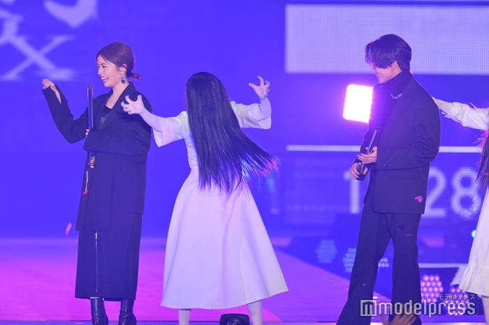 小芝風花、貞子、川村壱馬(C)モデルプレス