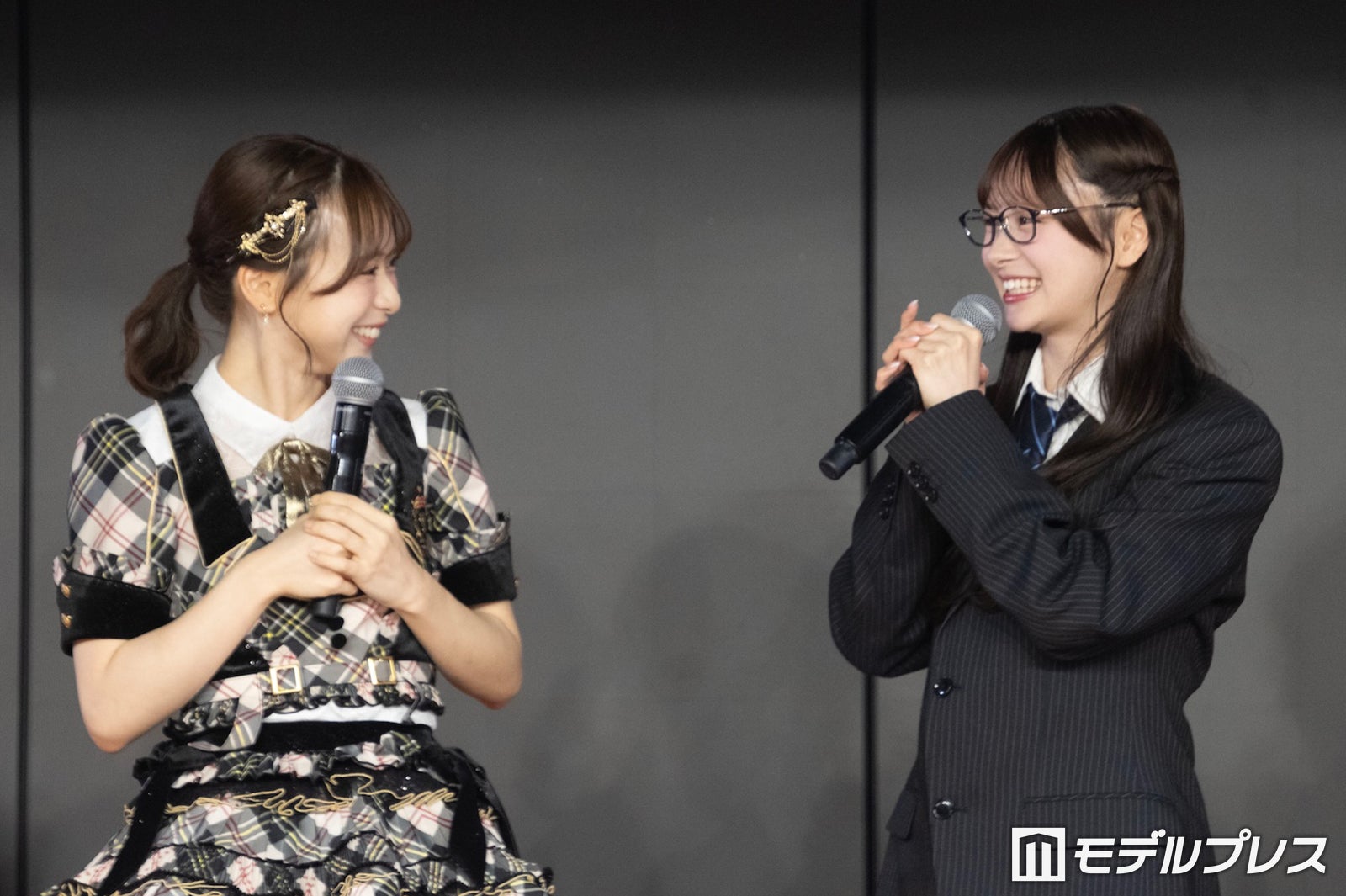 倉野尾成美、伊藤百花（C）モデルプレス