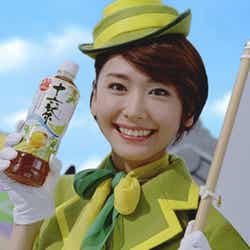 新垣結衣/新CM「アサヒ 十六茶 イキイキ登場」編