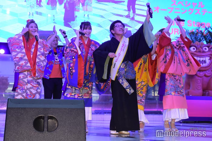 具志堅用高がセンターでダンス (C)モデルプレス