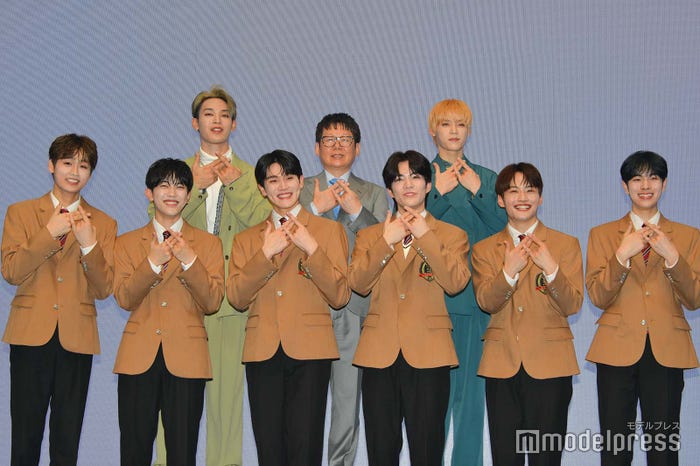 (前列左から)DXTEEN/田中笑太郎、平本健、大久保波留、谷口太一、寺尾香信、福田歩汰、(後列左から)與那城奨、崔信化氏、木村柾哉 (C)モデルプレス