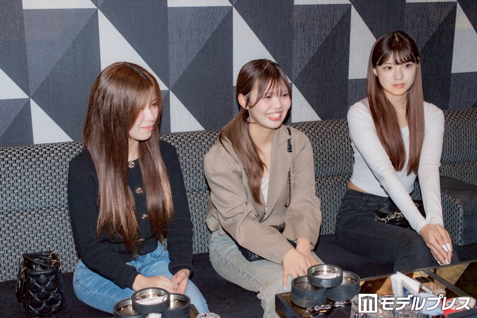 （左から）みさき、みお、もも（C）モデルプレス