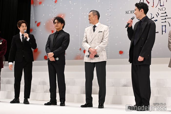 瀬戸康史のファンであることを告白した柄本佑/瀬戸康史、北村一輝、渡辺謙、柄本佑(C)モデルプレス