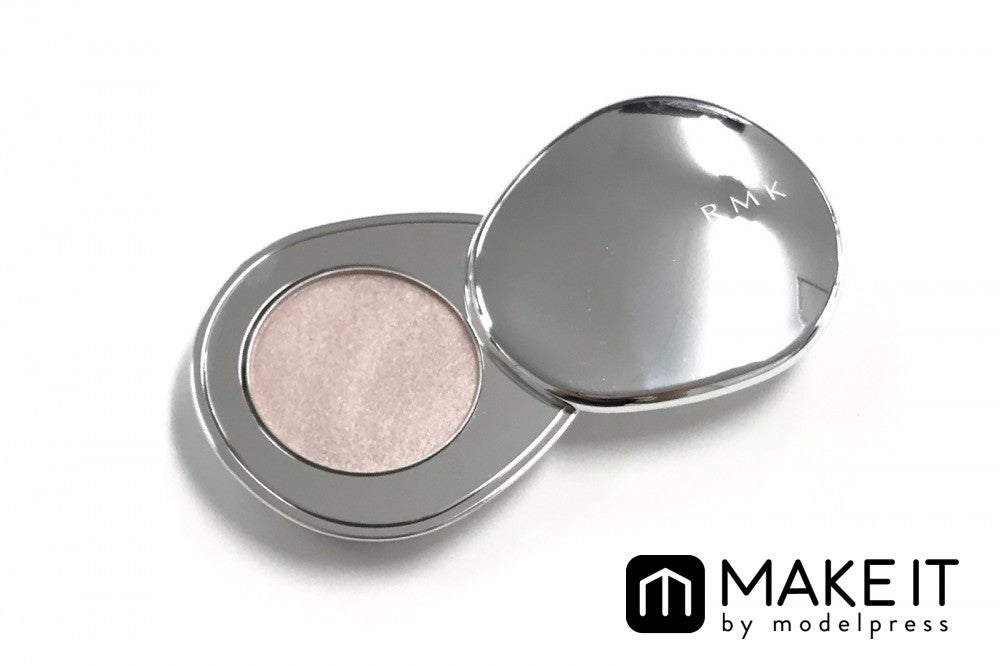 RMK／ストーンブロッサム ブラッシュ／01 インナーストーン／3,200円（税抜） (C)メイクイット