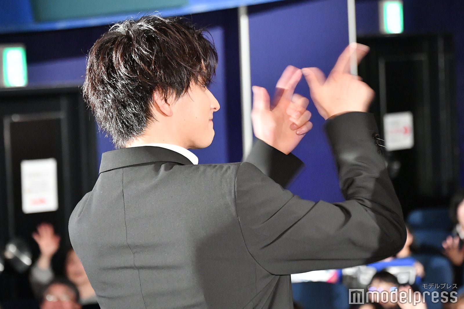 去り際、観客を乱れ撃つ瀬戸利樹 （C）モデルプレス