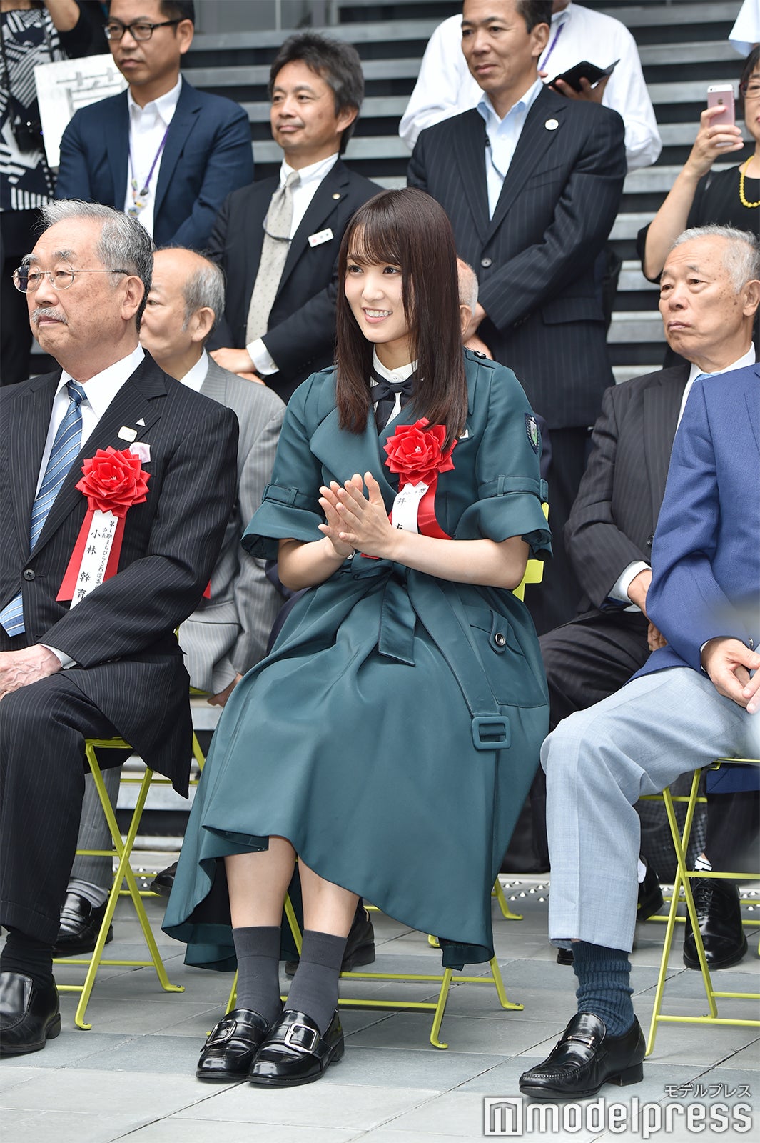 着席（C）モデルプレス