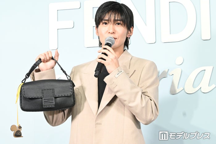 Snow Man目黒蓮「FENDI」工場で作業手伝う「世界のどこかで発売されているかもしれない」＜FENDI selleria＞