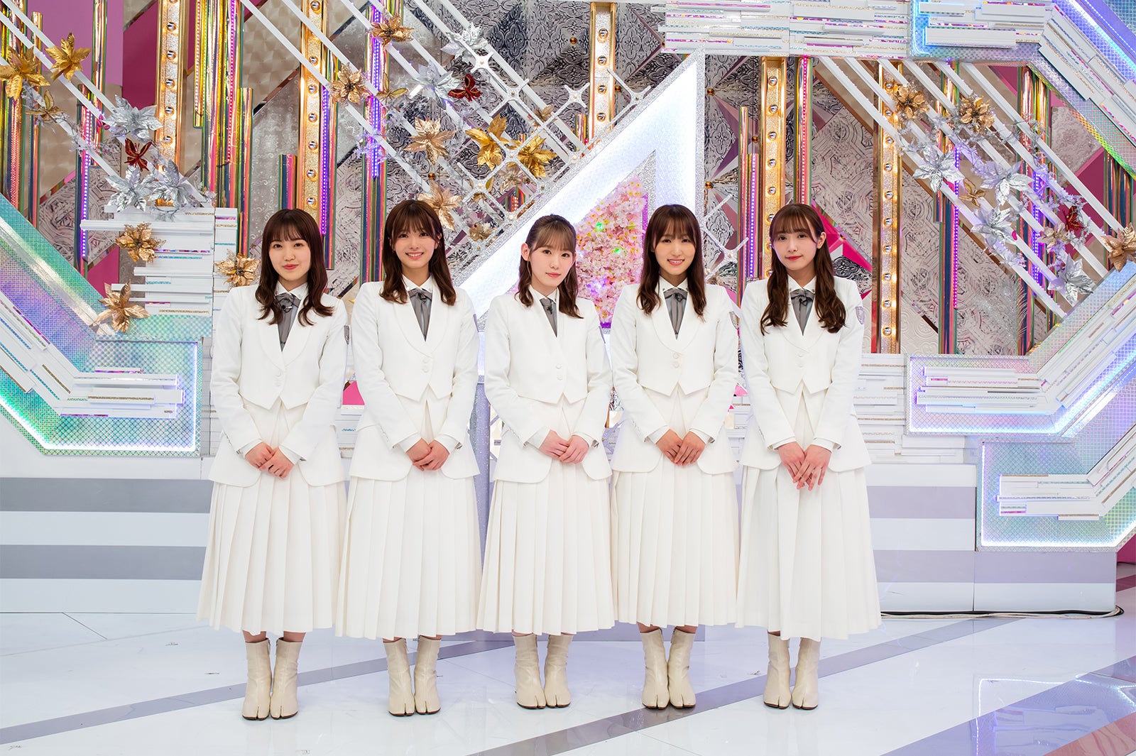 松田里奈、田村保乃、小池美波、菅井友香、渡辺梨加（提供写真）