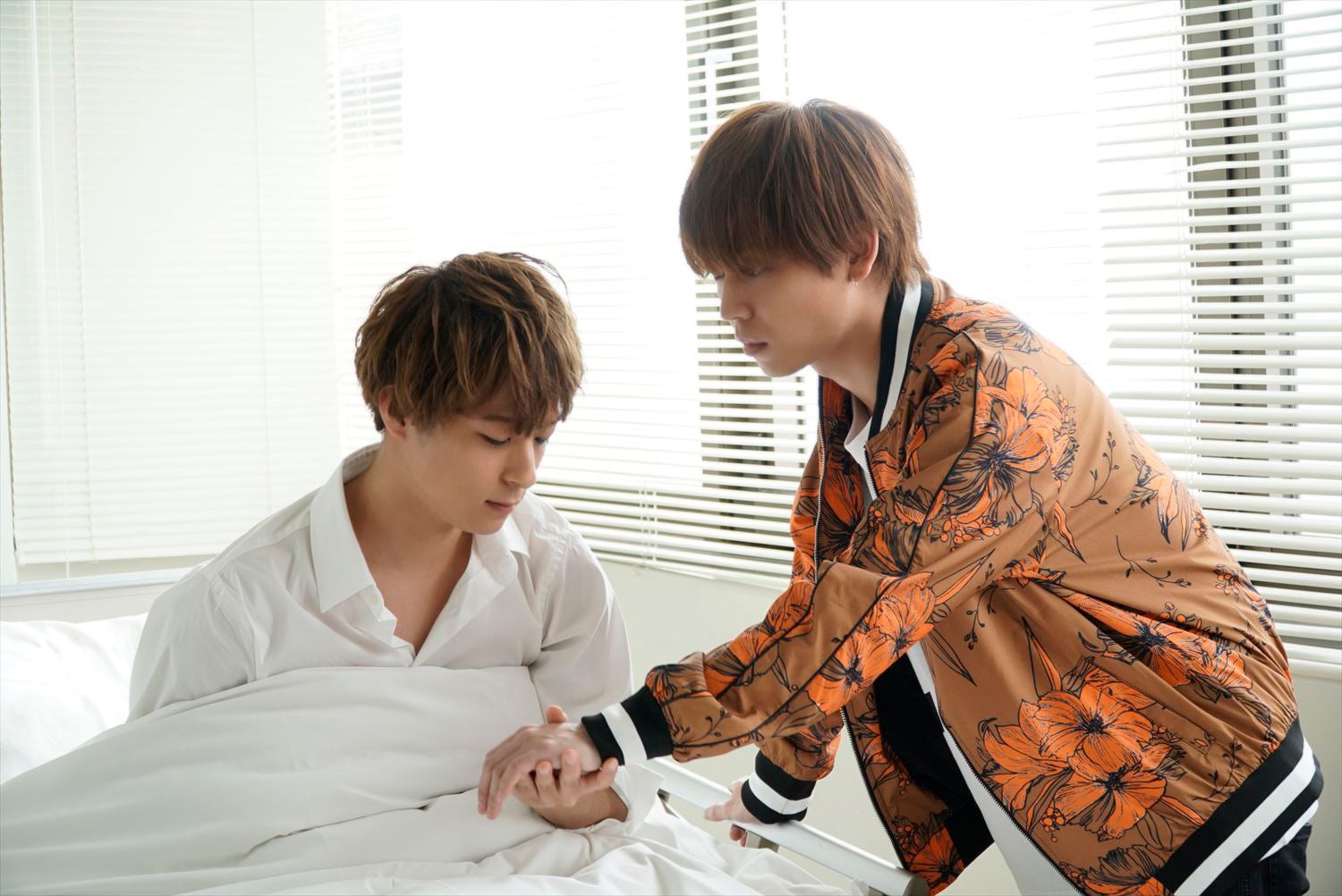 和田颯、岩岡徹／「婚外恋愛に似たもの」第6話より（C）エイベックス通信放送