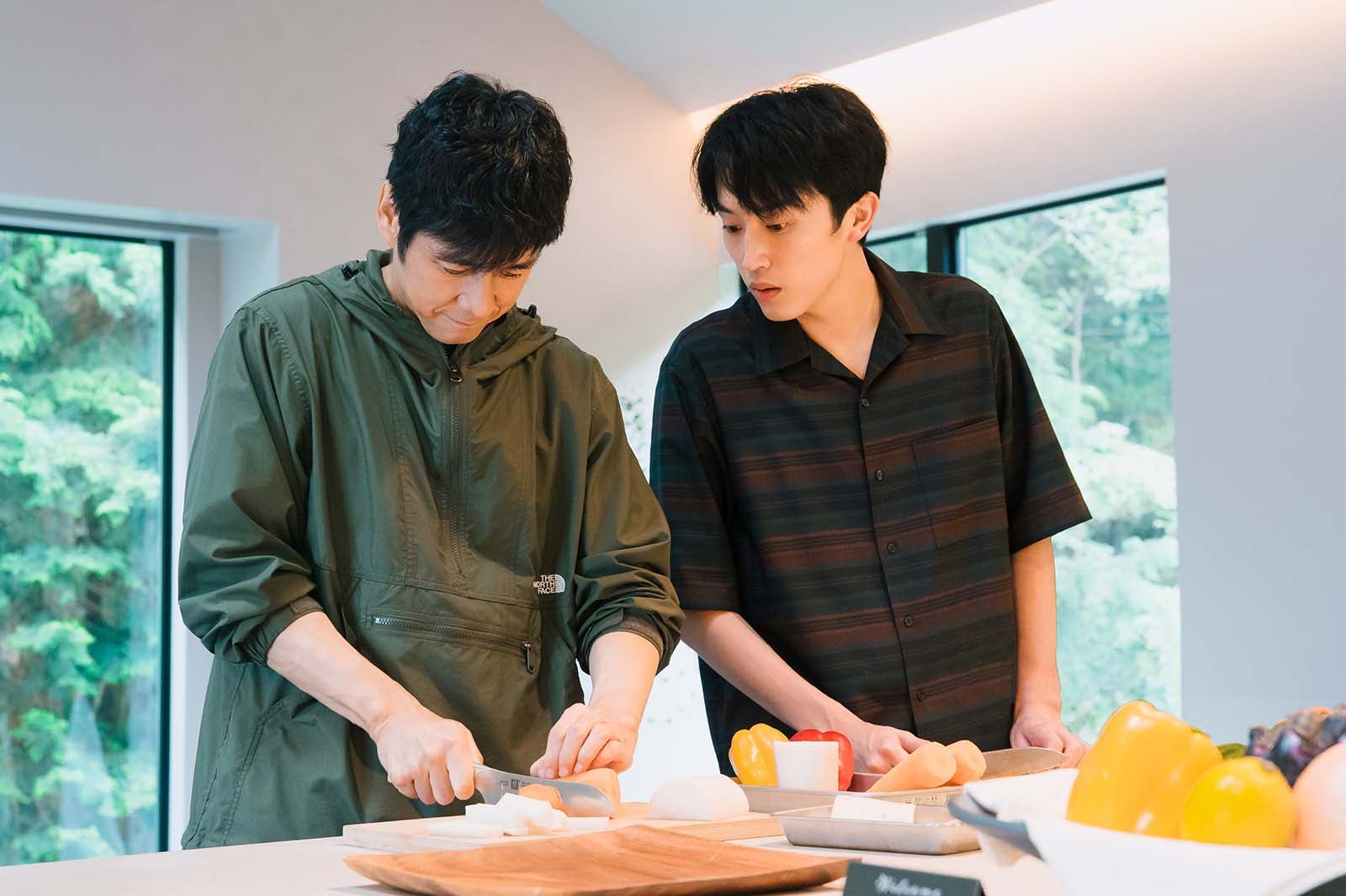 西島秀俊、杉野遥亮／「ユニコーンに乗って」第7話より（C）TBSスパークル／TBS　撮影：加藤春日