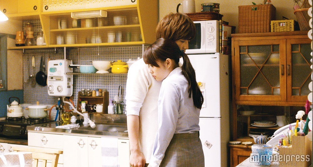 岩田剛典、高畑充希（C）2016「植物図鑑」製作委員会