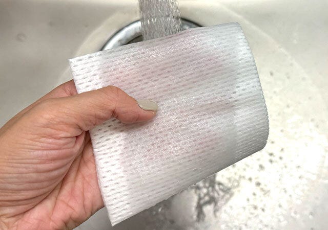 水で泡立つキッチンクロス（洗剤付、15枚）　水に濡らす