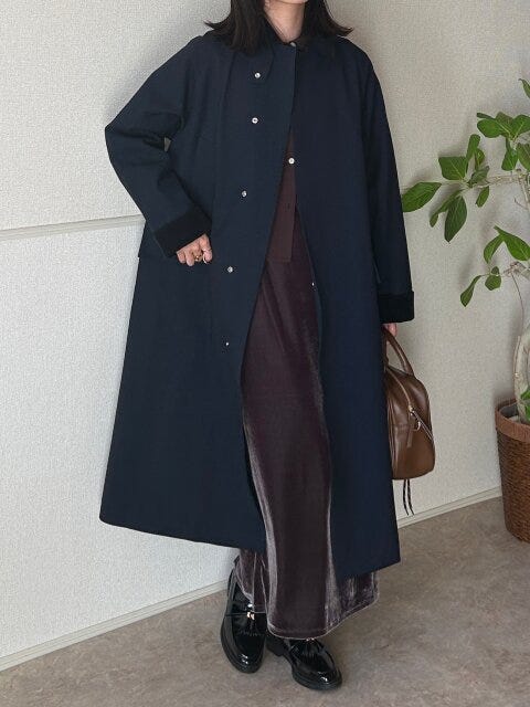 GUベロアナローマキシスカートとネイビーコートの冬コーデ