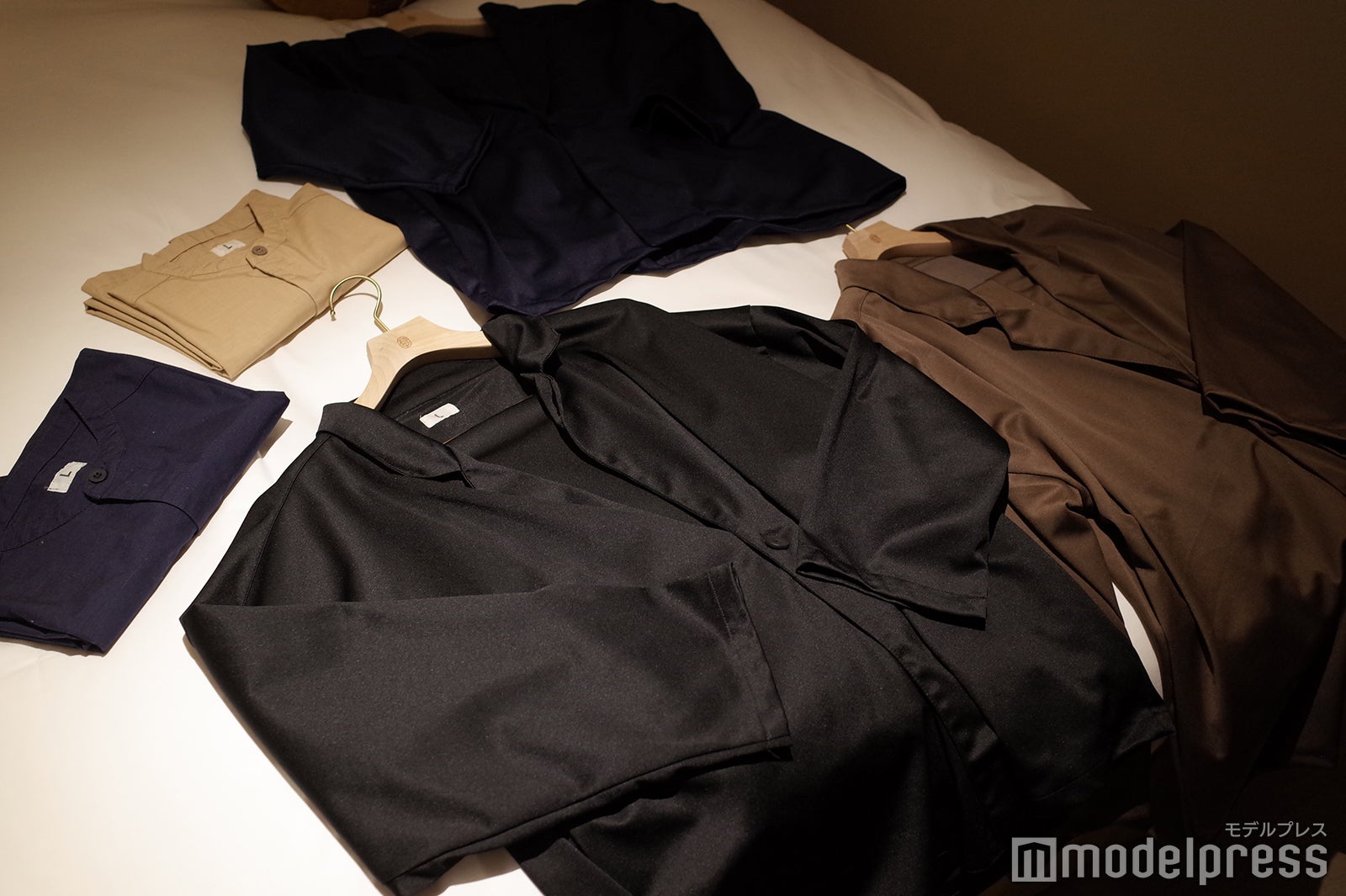 お洒落な部屋着、このままレストラン・ふふラウンジを利用することも可能／ふふ 軽井沢 陽光の風（C）モデルプレス