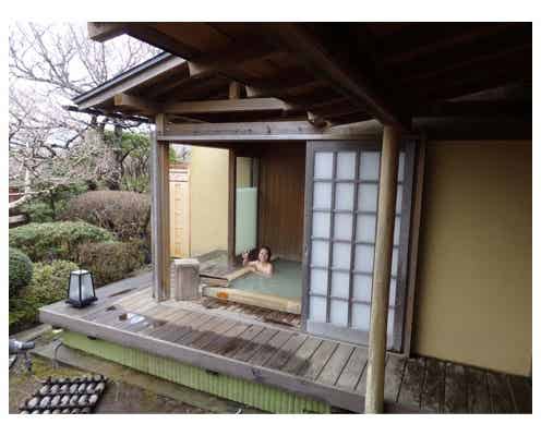 妊娠中の神戸蘭子「最後になっちゃう」夫と温泉旅行で入浴ショット公開