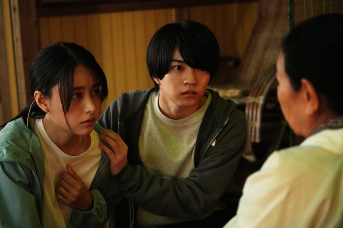 山本美月、西畑大吾(C)2023「忌怪島/きかいじま」製作委員会