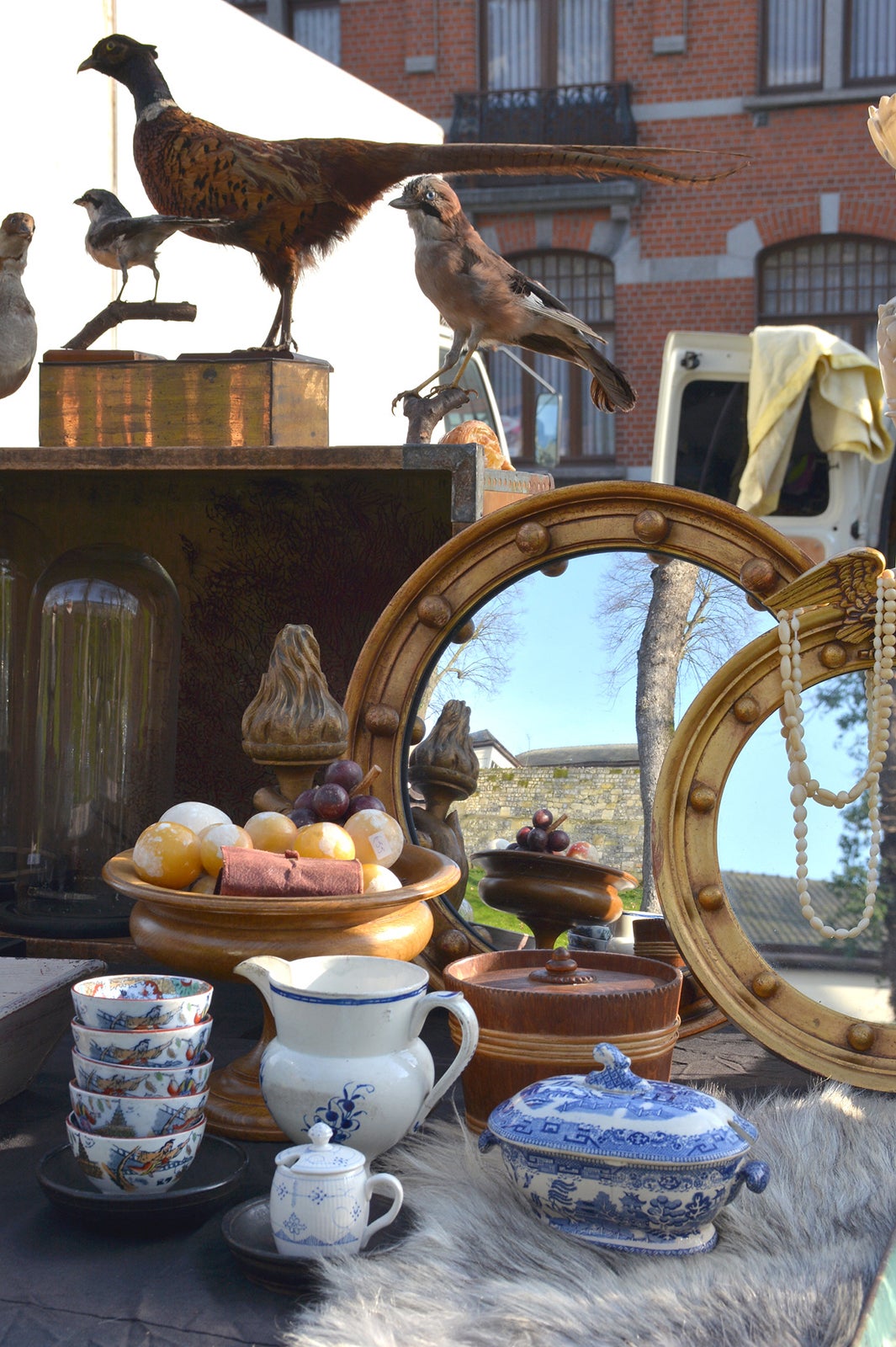 本場のアンティーク市、やっぱり絵になります！(c)Jeroen Broux