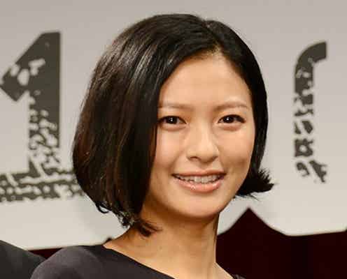 榮倉奈々、大胆SEXYドレスに岡田准一「背中開き過ぎ」 ラブシーン回顧で耳真っ赤