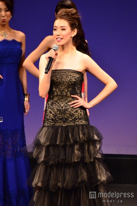 「2013ミス・アース・ジャパン　日本代表選考会」でファイナルアピールをする堀川優さん