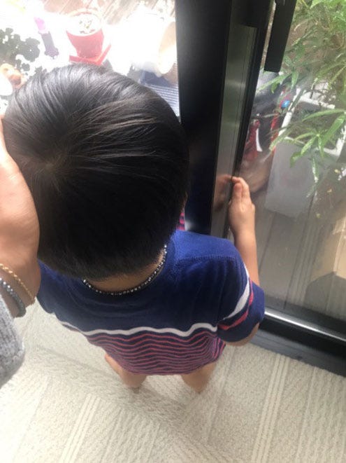 麻央さんの形見のネックレスをつける勸玄くん/市川海老蔵オフィシャルブログ(Ameba)より