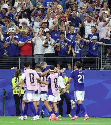 W杯現地で「めちゃくちゃ美人がいる」「容赦ないスッピン♥」話題の元国民的アイドル 「チラ見せ」W杯Tシャツ姿が最強すぎた