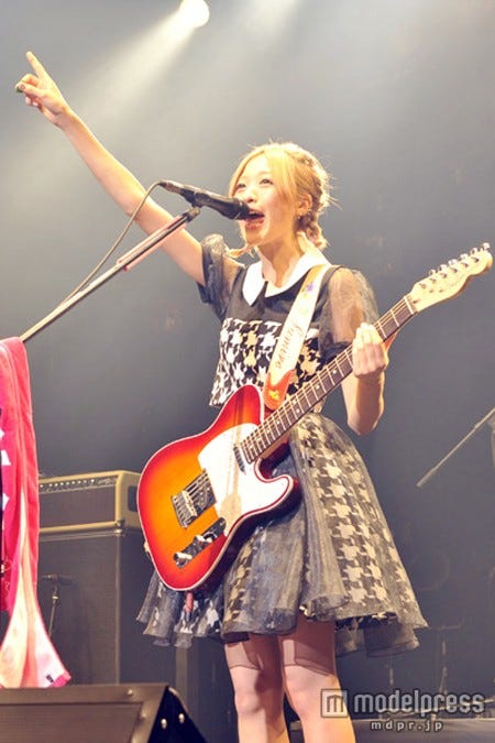 Vo.&Gt.すぅ(吉田菫)