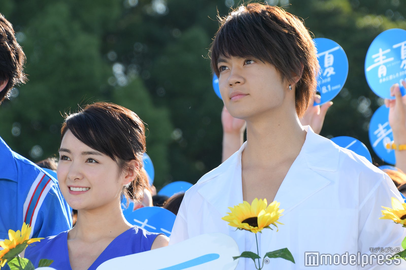 （左から）葵わかな、佐野勇斗 （C）モデルプレス