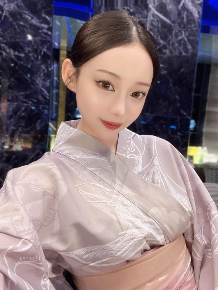 「BARCELONA桃李」綾瀬れなInstagramより