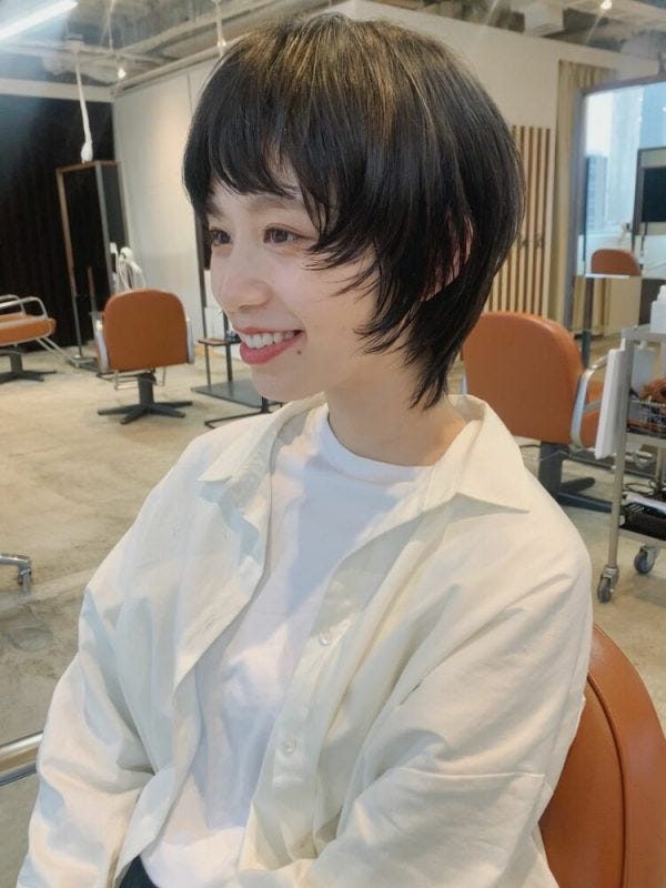 大人に合う黒髪マッシュウルフ特集 小顔見せを叶える甘辛ヘアをレングス別で紹介 モデルプレス 大人に合う黒髪マッシュウルフ特集 小顔見せを叶える甘辛ヘアをレングス別で紹介 モデルプレス