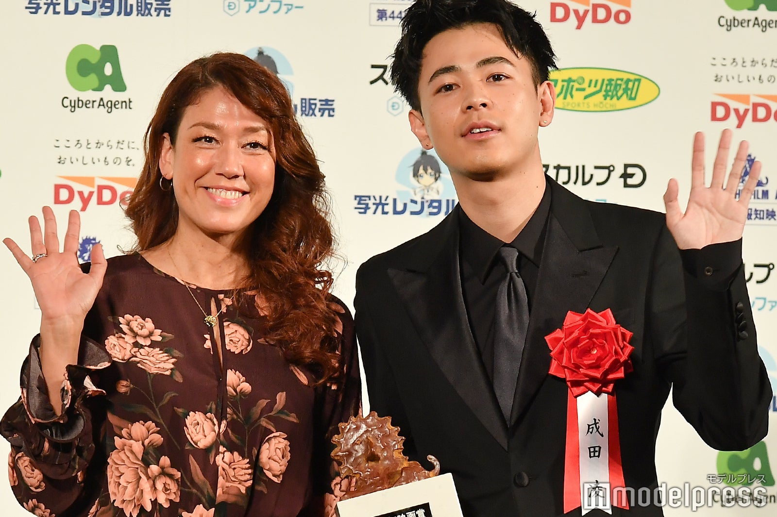 （左から）LiLiCo、成田凌（C）モデルプレス