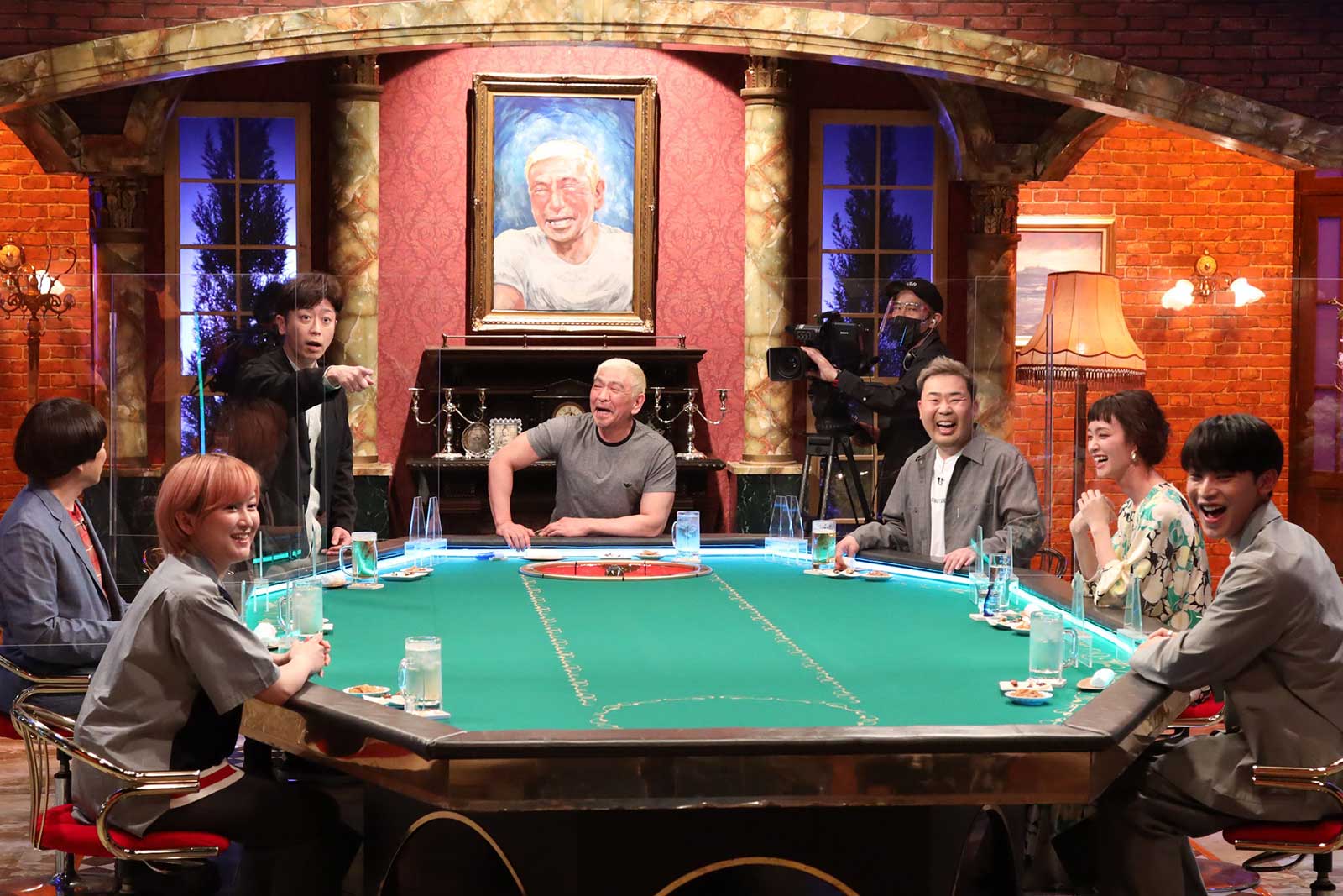 （左から）サーヤ、蛍原徹、後藤輝基、松本人志、岩尾望、剛力彩芽、與那城奨 （C）フジテレビ