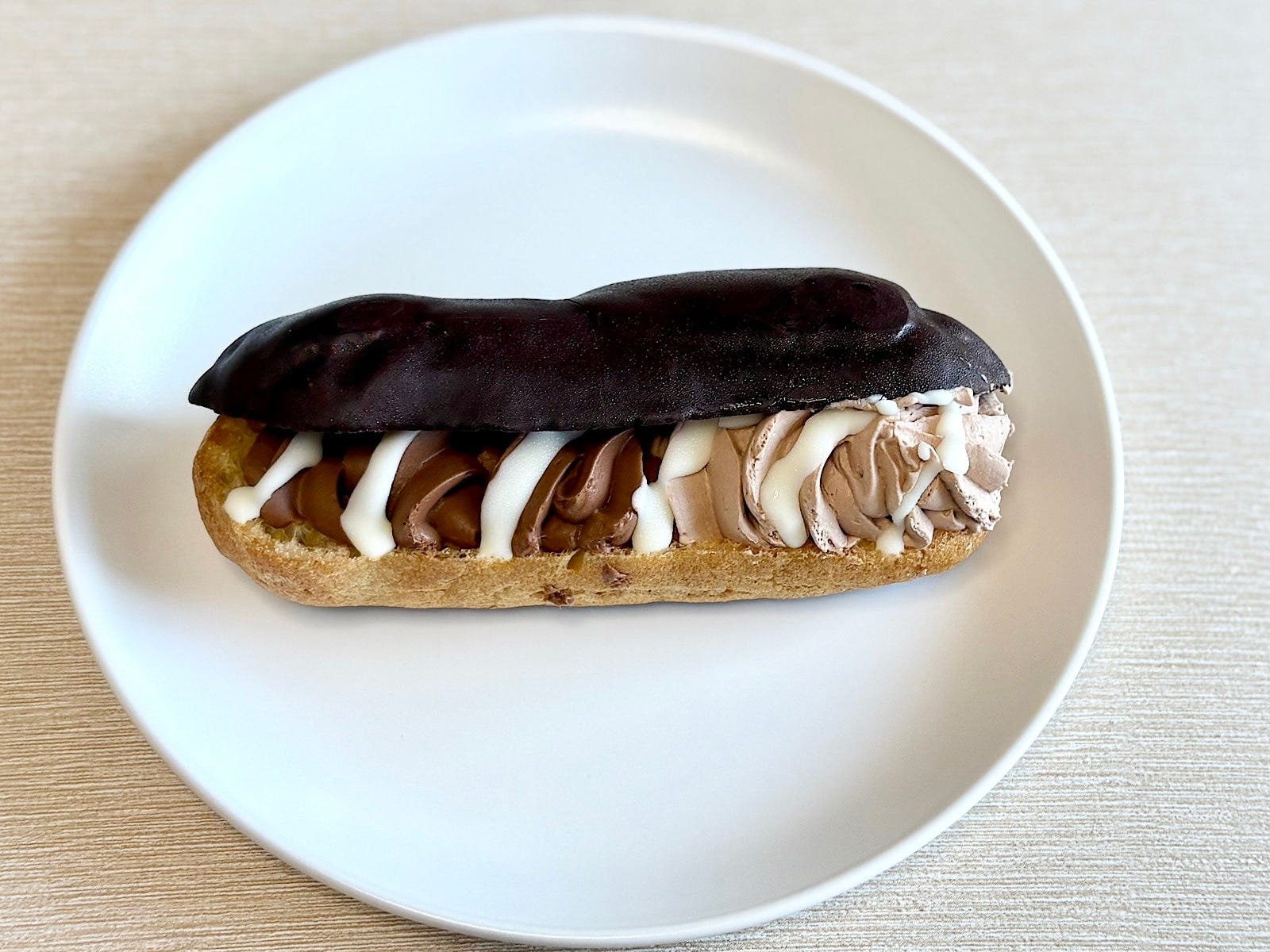 4種類のチョコが楽しめる「チョコ尽くし」のエクレア