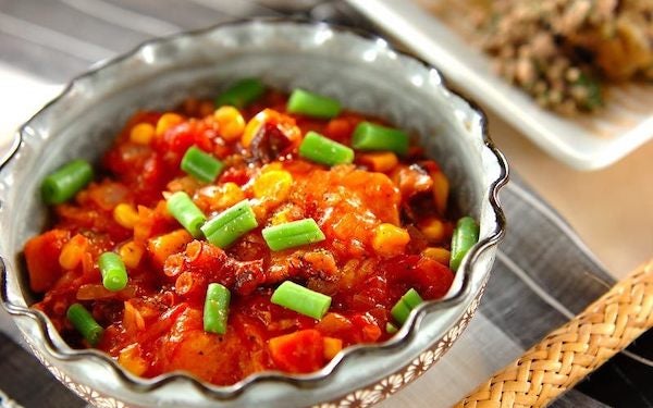 タコが柔らかくて食べやすい、揚げ餅のトマト煮