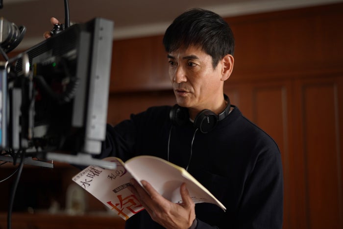 沢村一樹、連ドラ初のチーフ監督で“不倫ラブサスペンス”手掛ける 顔が隠されたキャストビジュアルも公開【⽔曜⽇、私の夫に抱かれてください】