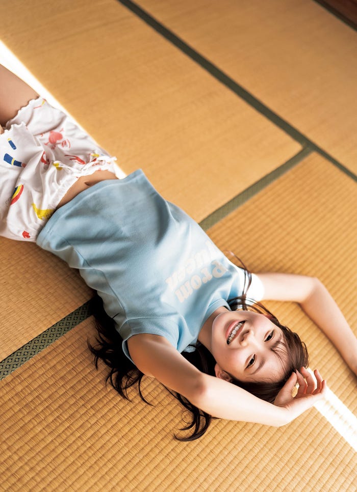 青山なぎさ(C)佐藤佑一/集英社