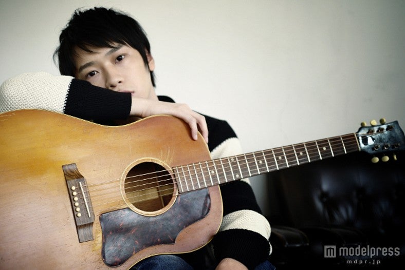 「らへん」で青木裕子とコラボする近藤晃央