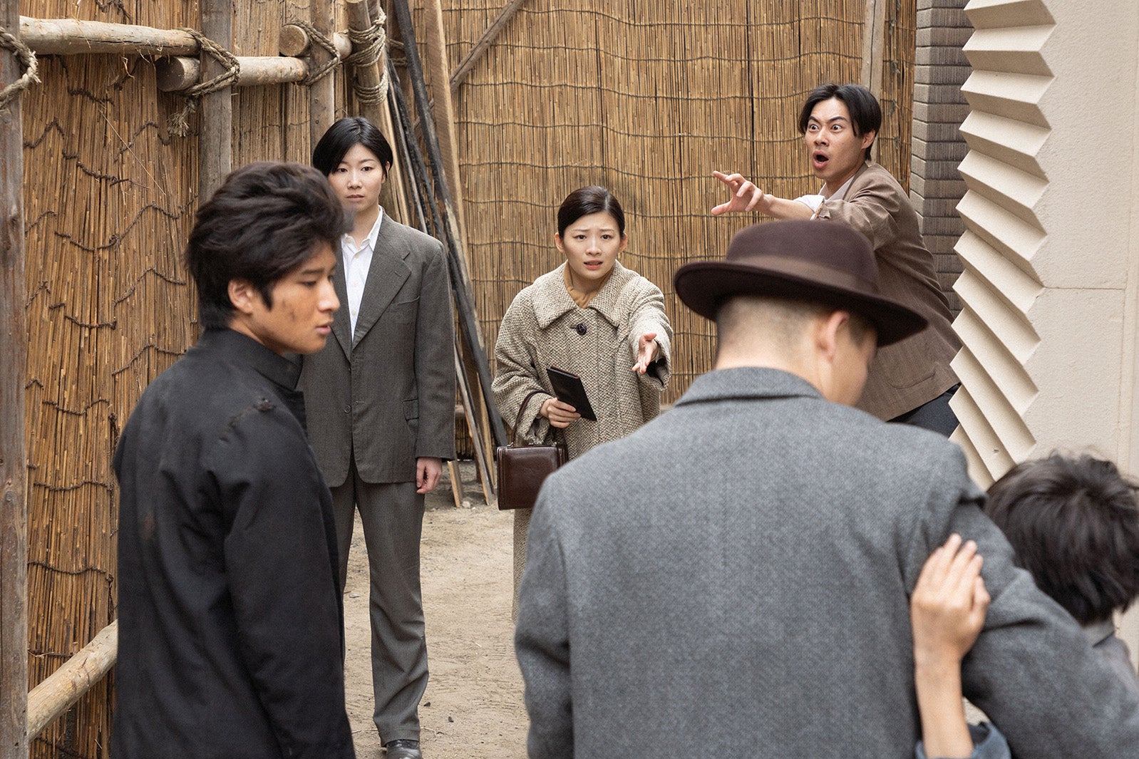 和田庵、ら（C）NHK