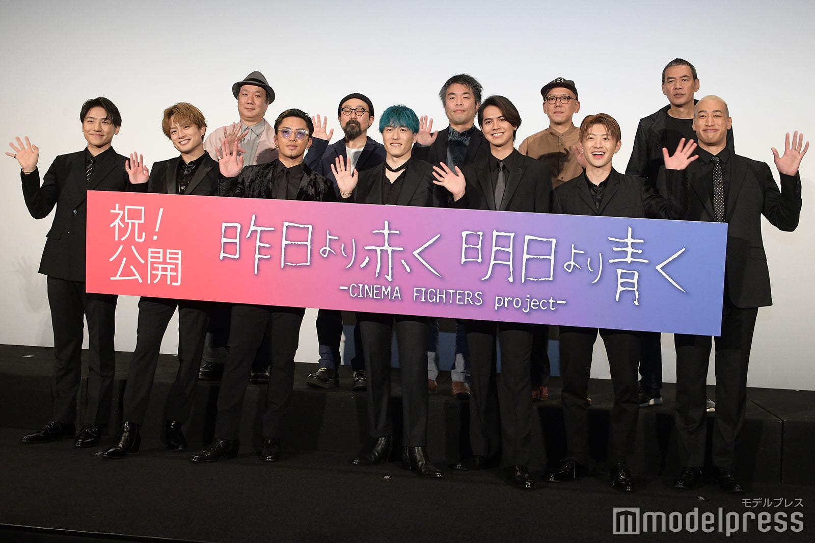 （後列左より）久保茂昭監督、山下敦弘監督、森義隆監督、真利子哲也監督、SABU監督（前列左より）小森隼、白濱亜嵐、数原龍友、中務裕太、片寄涼太、佐野玲於、関口メンディー （C）モデルプレス