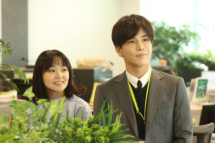 奈緒、岩田剛典「あなたがしてくれなくても」第1話より(C)フジテレビ