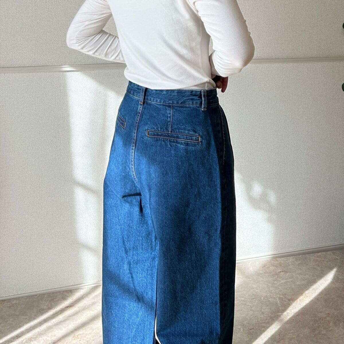 GUデニムタックトラウザー　バックスタイル