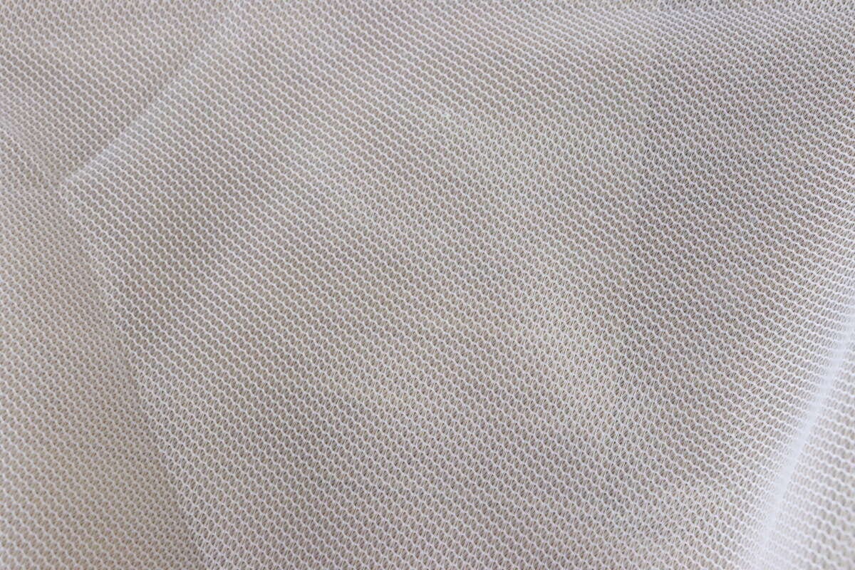 ダイソー 洗えるふとん用洗濯ネット(細目、円柱型) ダイソーの洗えるふとん用洗濯ネット(細目、円柱型)の網目