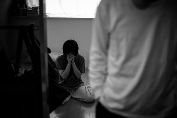 「相手に慰謝料を請求され、親に泣かれた（30代女性）」
